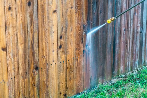 Fence Washing in North Fort Myers