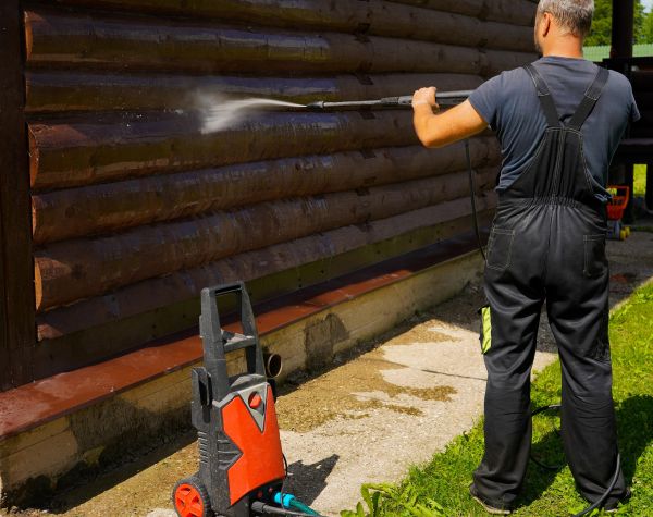 Log Home Pressure Washing in North Fort Myers