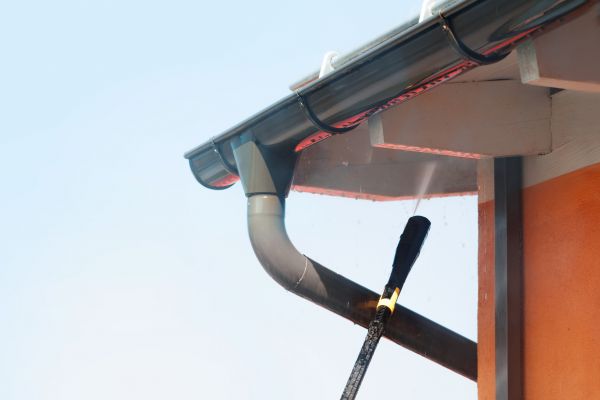 Eaves Power Washing in North Fort Myers